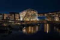 The Abu Dhabi Edition Hotel dekat Abu Dhabi Corniche and Breakwater