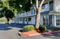Super 8 by Wyndham Turlock Hotel di Turlock
