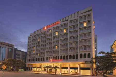 Ramada by Wyndham Colombo Отели рядом с достопримечательностью «Университет Коломбо»