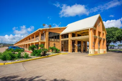 River Valley Motor Inn Hotels near The Quilted Skein - Quilt Shop near Houston & Austin TX