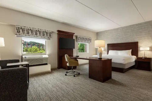 Hampton Inn & Suites Pittsburgh/Waterfront-West Homestead - 2-Star