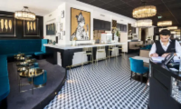 โรงแรม เรสเตอรองต์ เล ตูริง