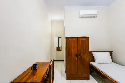 OYO 3187 Kost Putri Bu Chris Các khách sạn ở Tegalwaru