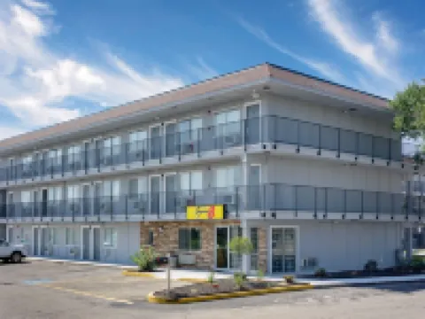 Super 8 by Wyndham Florence Hotels in Florence