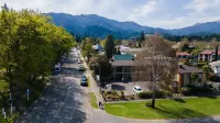 Tussock Peak Lodge Hotels in Hanmer Springs