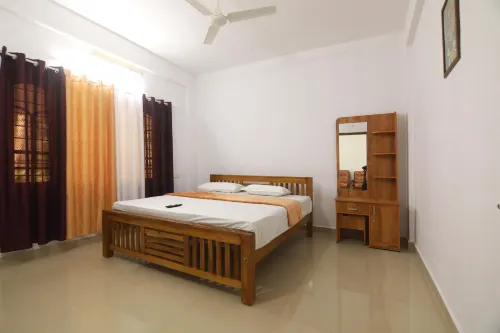 Thekkady Homes - 2성급