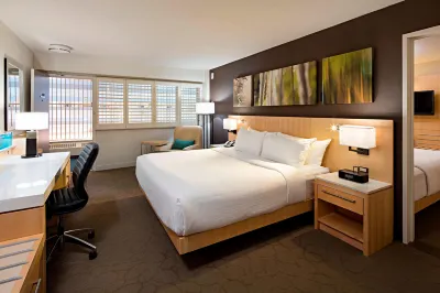 Delta Hotels Winnipeg Hoteles cerca de Richmond West Plaza