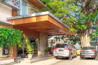 RedDoorz Plus Syariah Near Java Supermall Semarang 2 Hotels in East Semarang