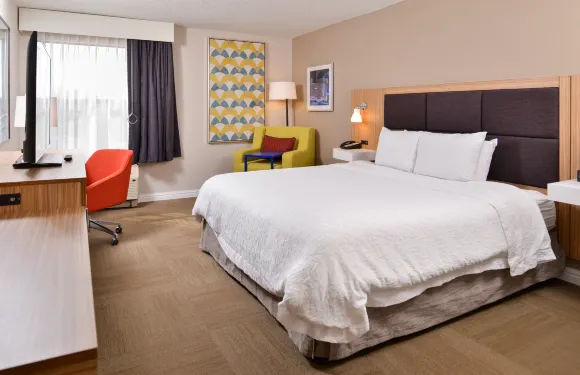 格林斯伯羅東/麥克萊恩斯維爾歡朋酒店