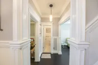 Peaceful Spacious Home with Theater. Family Friendly, Centrally located
