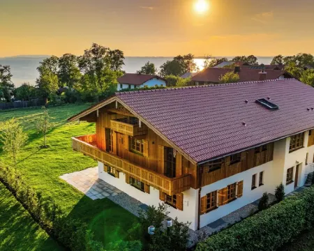 "Graf Chiemo Suites" luyury living direkt am Chiemsee mit privatem Seezugang! Hotels in Chieming