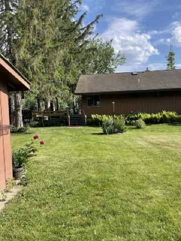 Getaway Cabin on the Rock River, enjoy kayaking, canoeing and fishing