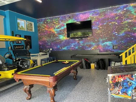 "Awenasa" Luxury 4BR home near beach with theater, games, and gourmet kitchen! Отели в г. Кейп Чарльз