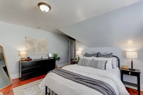 ENTIRE UNIT: Charming 1BR Midtown Oasis - Walk to Dining, Parks, and More
