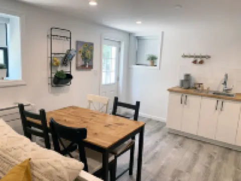 Stylish Tarrytown Studio - Walk to Train & Main St タリータウンのホテル