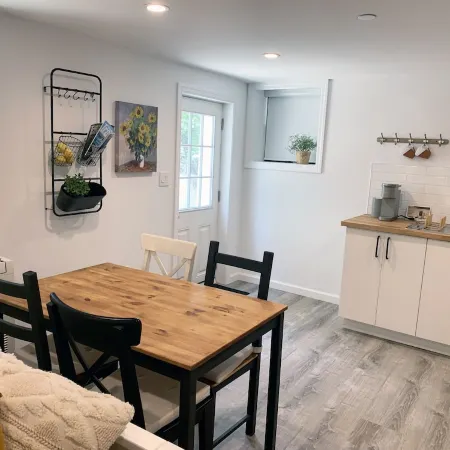 Stylish Tarrytown Studio - Walk to Train & Main St