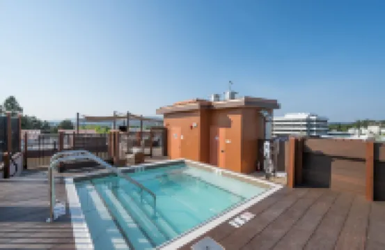 Luxe Kitchen & Bath • gigabit WiFi • Walker's Paradise • W/D in unit • King Bed