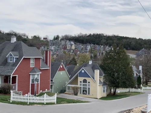 Vacation Paradise in Branson. Stormy Point Village 2BDR Cottage. Sleeps 6 Hotel a Sunset Cove Township