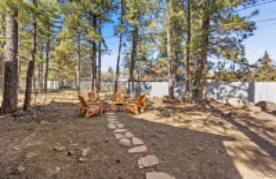 Clever Cabins - 2 Adjacent Homes w/Fully Fenced Yards, AC, W/D, Smart TVs, WiFi