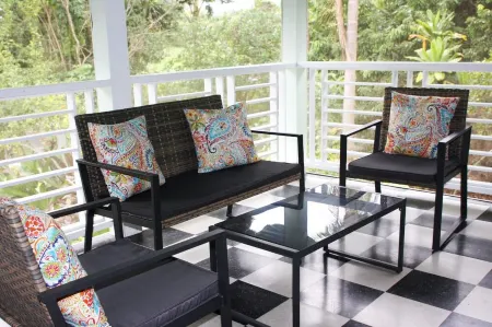 Eco friendly, Tropical paradise,spacious farm stay, conveniently located in Hilo