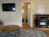 Cheerful Port Austin Cottage, short walk to the Beach! Hotels in Huron County
