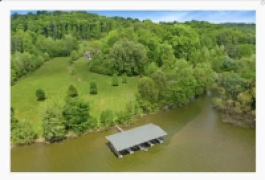 Relaxing & spacious waterfront home on Barkley Lake with 5 Bedrooms and 4 Baths
