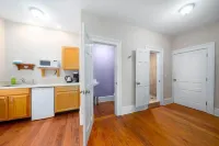 Private Suite Walk Downtown- Private Bath-Private entrance.