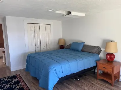 Surfer's Getaway Hotels near Cobble Beach