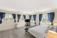Tides' Reach - Private Waterfront King Beds Hotels near Red Roo Rescue