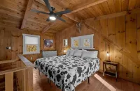 Peaceful Side of the Smokies! Hot Tub! Sleeps 6.
