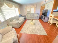 Spacious 2-bedroom apt in the Crest