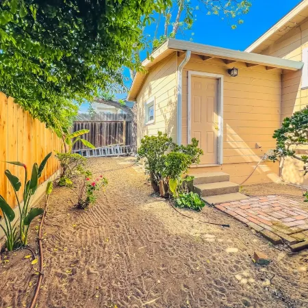 Monterey County Seaside, Bungalow Minutes from the Ocean !