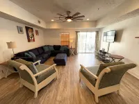 Hum-Dinger, pool, lazy river & 2 hot tubs, Family friendly, 200yards to beach!