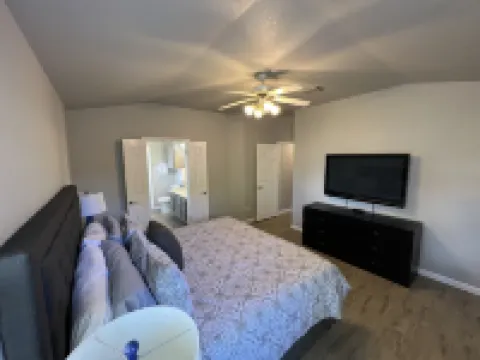 Cedar Park single-story house with greenbelt access and close to everything!