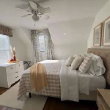 Avon Lake - Recent Remodeled & Spacious Charming 2BR Beach Home 埃文萊克酒店