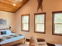 The Mill House at Elk Ridge Village Cabin 301A with Views of Flathead Lake Hotels in Lakeside