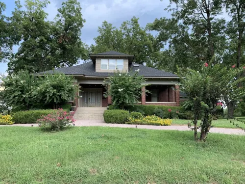 Discover Dardanelle charm, steps away from Arkansas River Hotels in Dardanelle