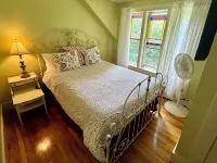 In-town 5 Bedroom Victorian With Heated Pool Hotels in Lubec