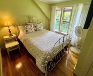 In-town 5 Bedroom Victorian With Heated Pool