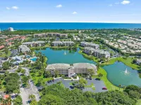 Jupiter Bay Resort Condo, steps to the beach! Comfortably sleeps family of 4!