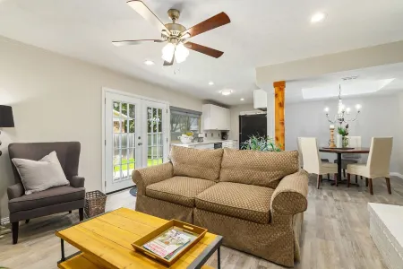 4 Bed, 2 Bath with Tons of Amenities! Отели в г. Колони