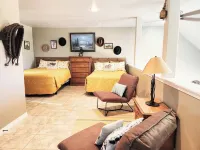 No Cleaning Fees, Spacious & Secluded Mountain Home, Pikes Peak Views, Hot Tub! Hotels in Teller County