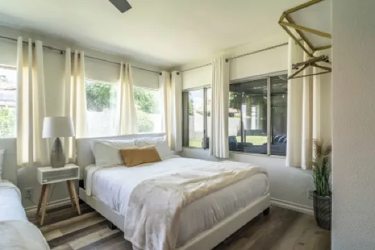 Indio Paradise: 4 Bedrooms w/Resort-Like Pool