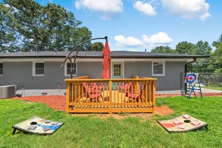 Serenity on Stroud: Fire Pit + Games + Fun