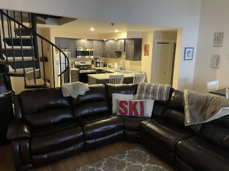 Beautiful ski condo, close to multiple ski mtns