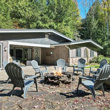 The Woodland Haven - Secluded 3 bed, 2 bath, and Hot Tub!