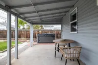 Fully remodeled 2-bedroom house in welcoming Arvada with hot tub! Hotels in Arvada