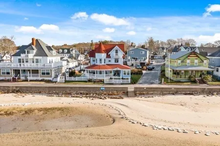 BELLE of the BEACH: 30 feet to gorgeous PRIVATE BEACHFRONT home SLEEPS up to 13 Отели в г. Вэрхэм