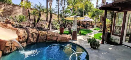 Tropical Paradise 4 Bedroom Home sleeps 10 Отели рядом с достопримечательностью «оз. Мишн-Вьехо»