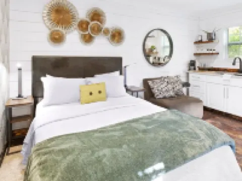 Tiny house at Gold Farm Hotels in Fairview